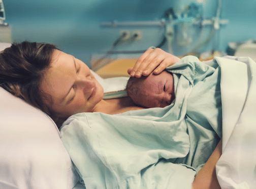 ilustrasi ibu dan bayi (freepik.com/seniv